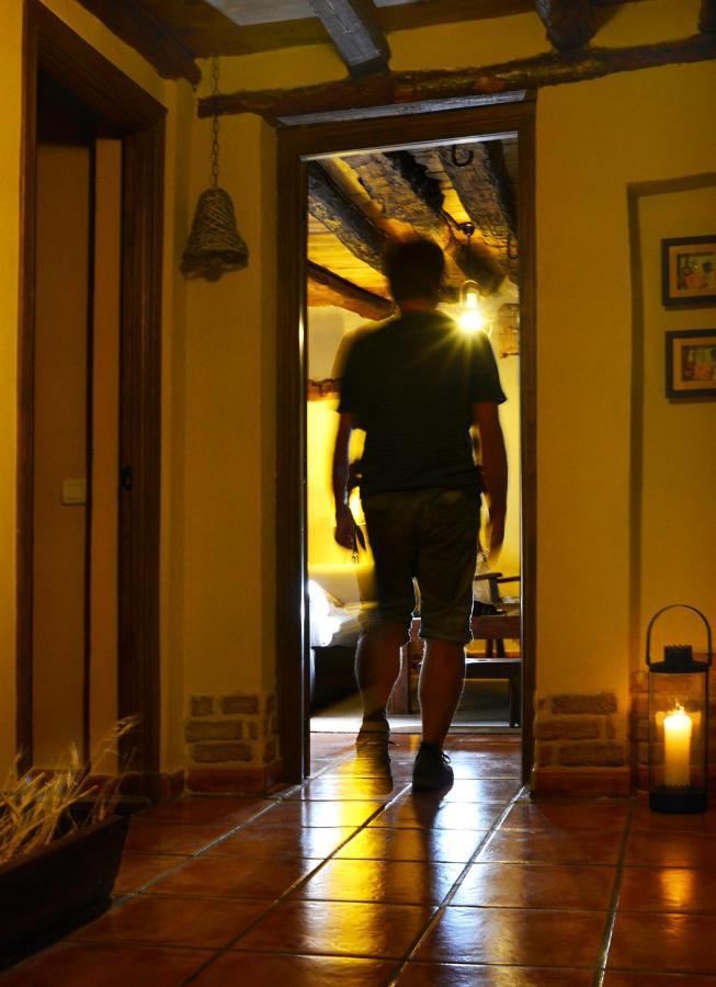 La Casita De Leire Pensionat Tamajon Exteriör bild
