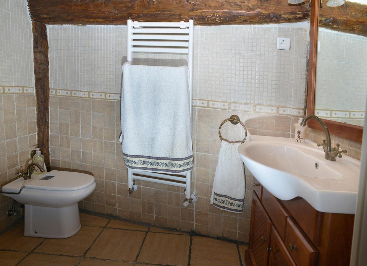 La Casita De Leire Pensionat Tamajon Exteriör bild