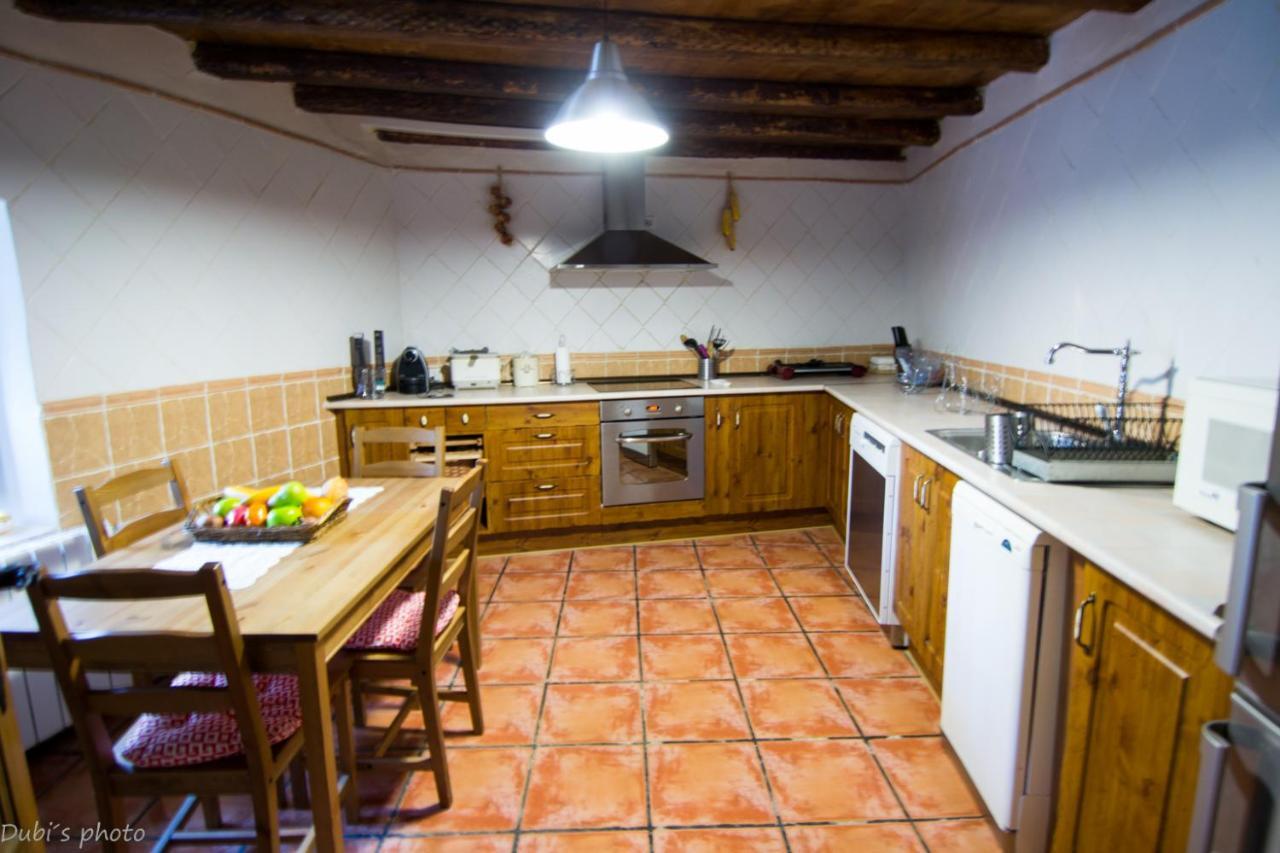 La Casita De Leire Pensionat Tamajon Exteriör bild